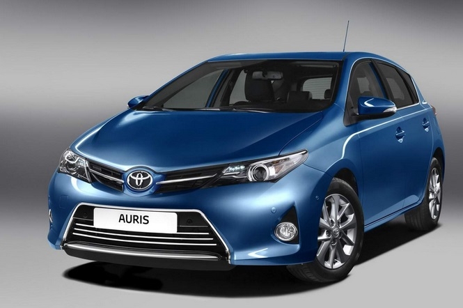 Auris  2012 >